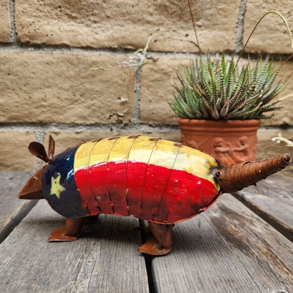 10" Western/Texas Armadillo Metal Yard Art Home Decor - Picture 3 of 4
